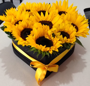 Caja de girasoles brillo de amor